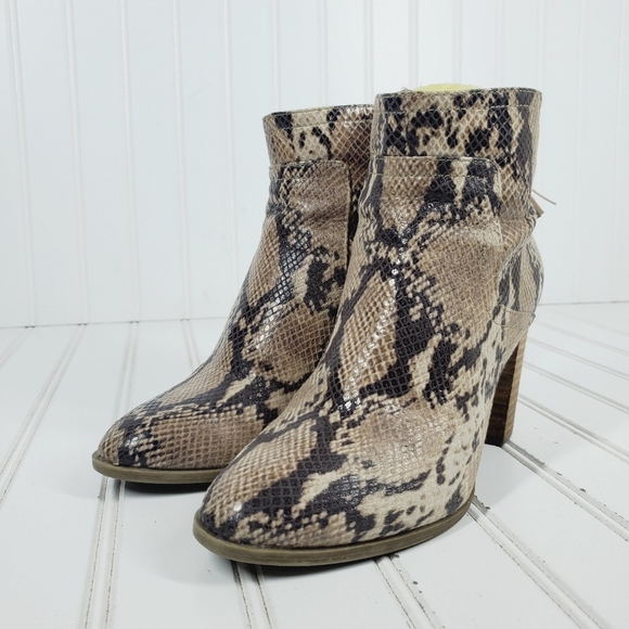 Anne Klein Beige Snakeskin Niccie Almond Toe Block Heel Booties H626 - Picture 2 of 11